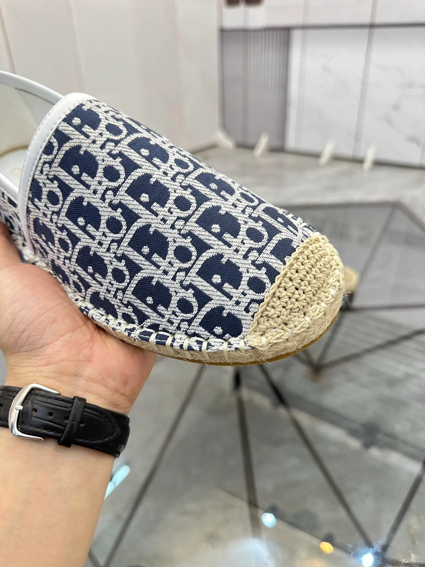Men's shoes for sale 💰: 💰P400¥ Product trademark: Dior* "Dior*" low-top fisherman's shoes Regular size: 38-44 (can be customized to 37.45) Product materials: imported cowhide leather upper spliced ​​with original fabric, sheepskin lining, original outsole. Number: 1023